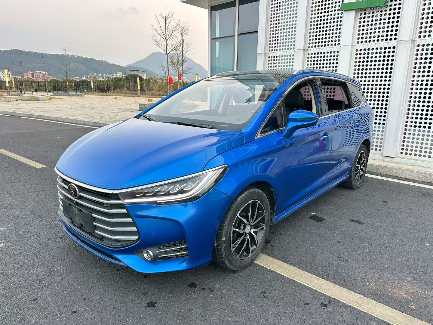 Guangzhou export yard — active LHD stock